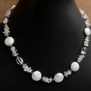 Collier perles de rivière et cristal de roche