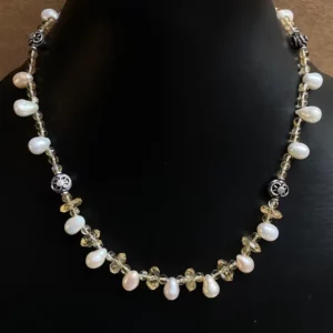 Collier en perles de rivière et citrine