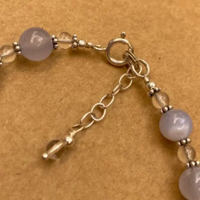 bracelet calcedoine et cristal de roche
